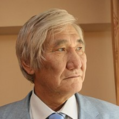 Адам Мекебаев 