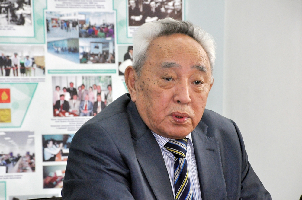 Бөксеге жабысып қалды Бөксеге жабысып қалды