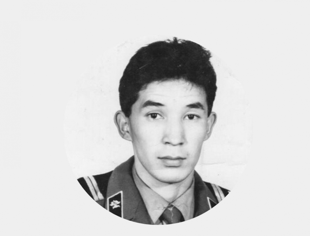 Порно күйеуі әйелі мен оның сүйіктісін трахает