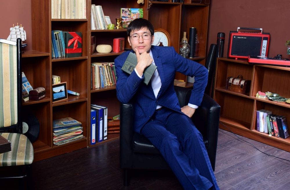 Қара әйелдермен ерлердің суреттері