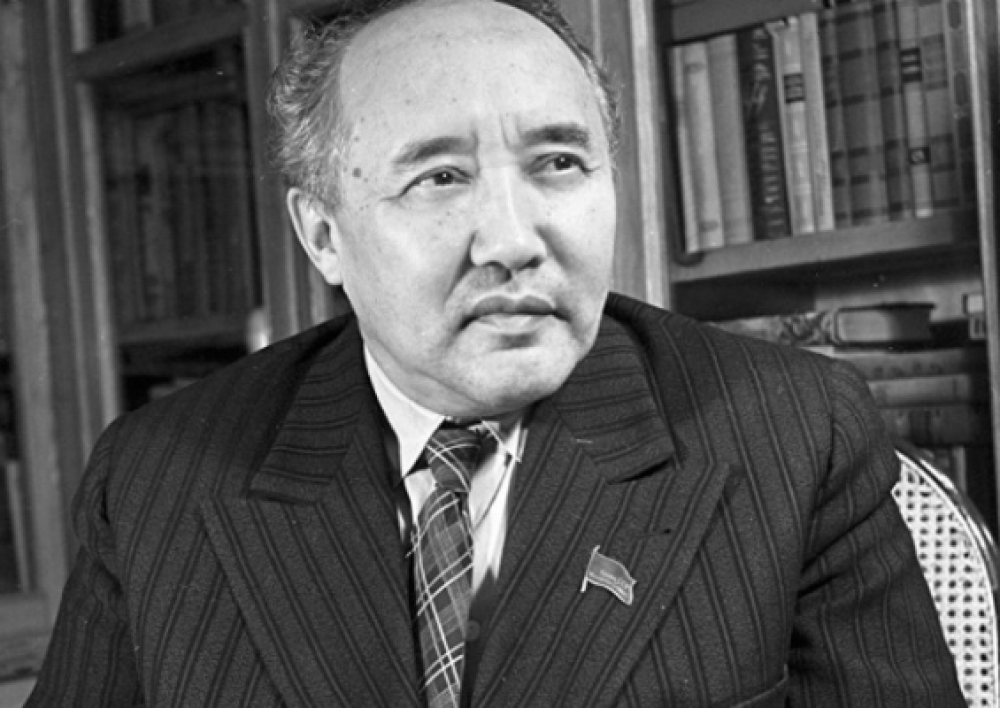 Ер адамның есегіндегі сиқырдың фотосы