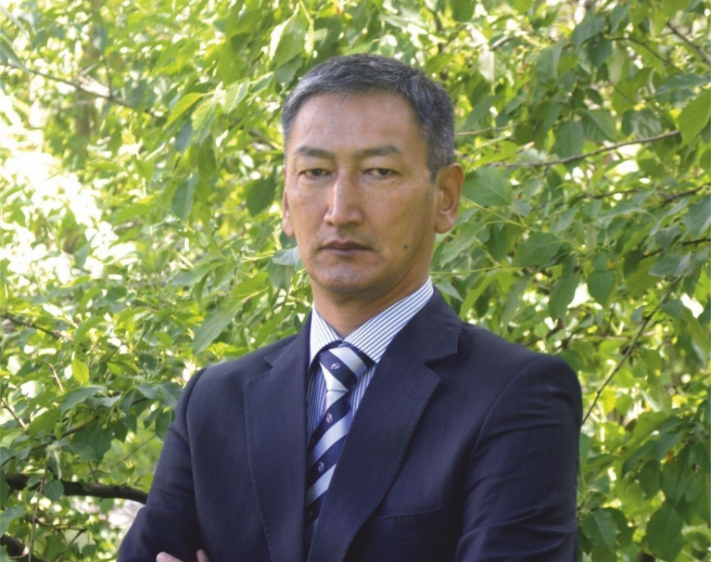 Аяғы бар жалаңаш қыздардың фотолары тарап кетті