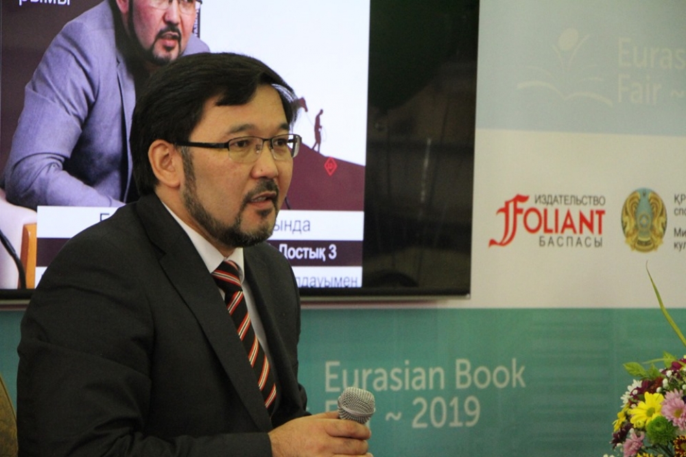 Юми Казама порно фильмдерді онлайн көреді