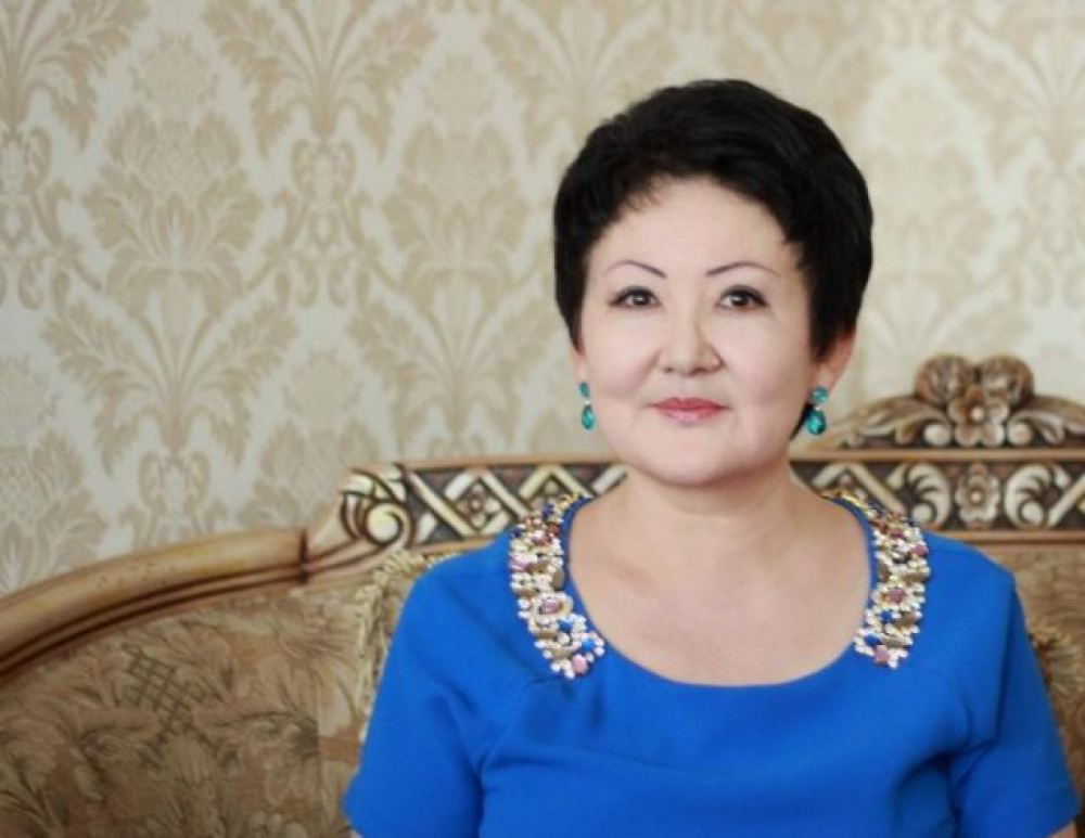 Үлкен және ұзын әйелмен жыныстық қатынас Орыс балапан минетпен таксиге төлейді