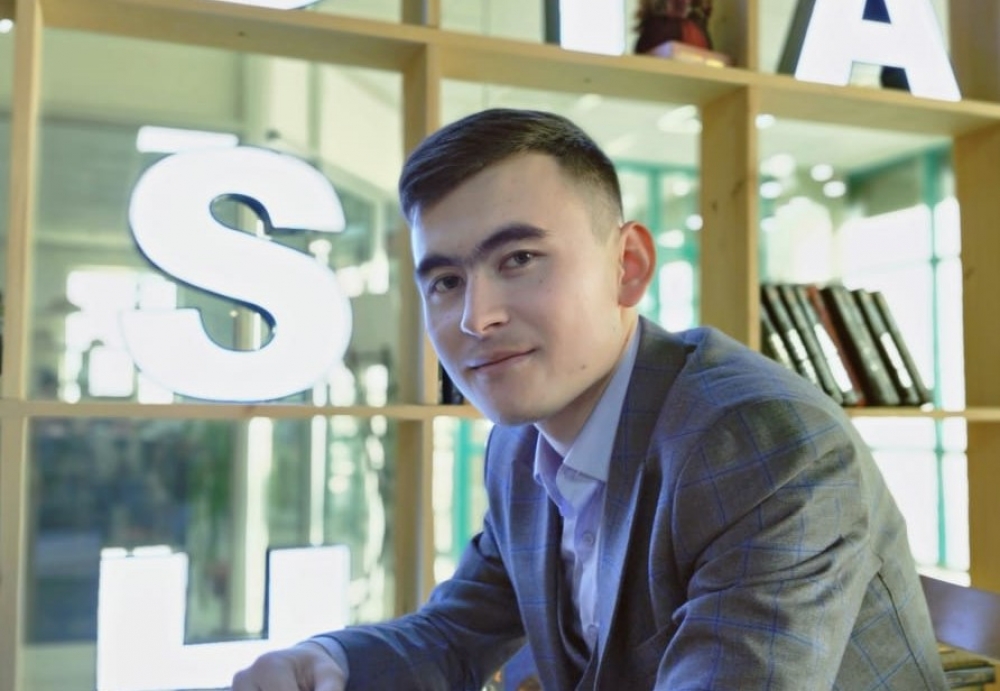 Мас сұлуды ұрды