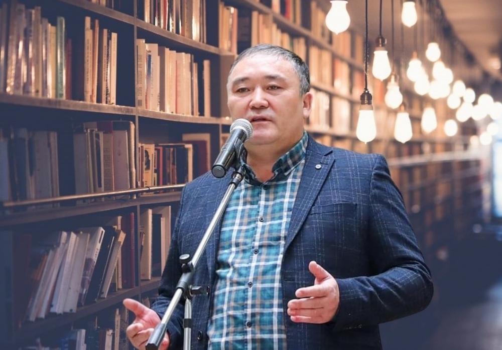 Жігіт мас болып, достары оның балапанын сиқыған.