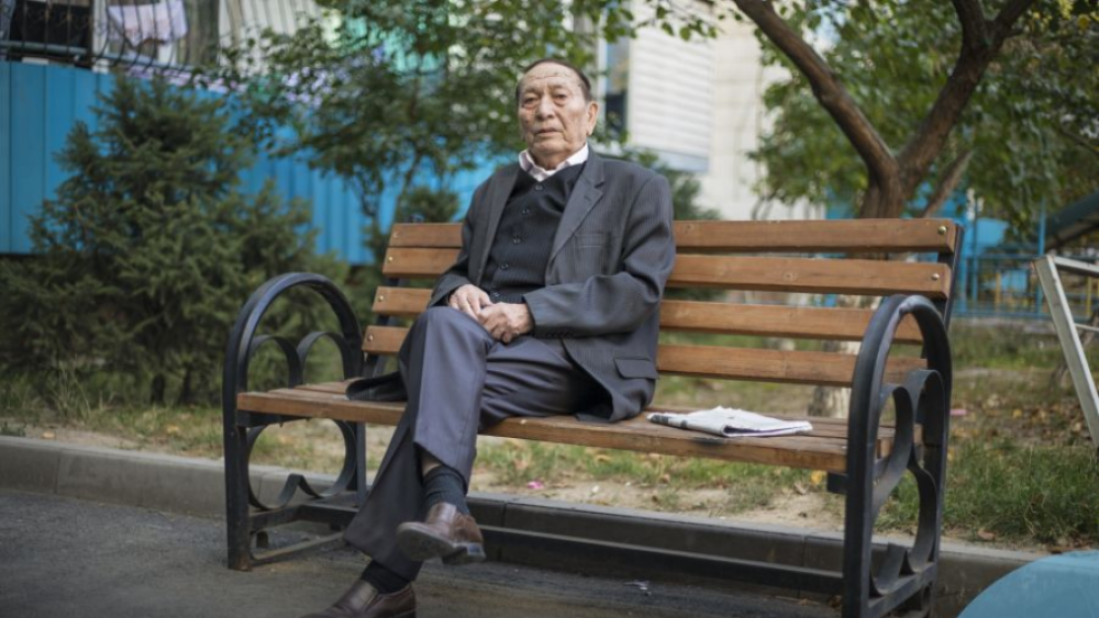 Немістер жалаңаш шомылады