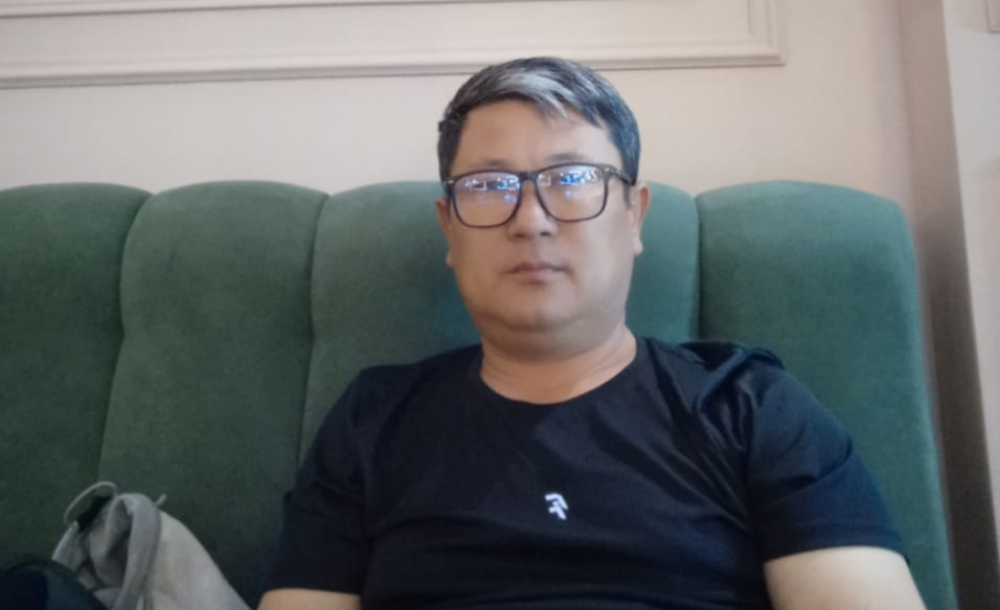 Көз жасына дейін үлкен әтешпен қатты трахает